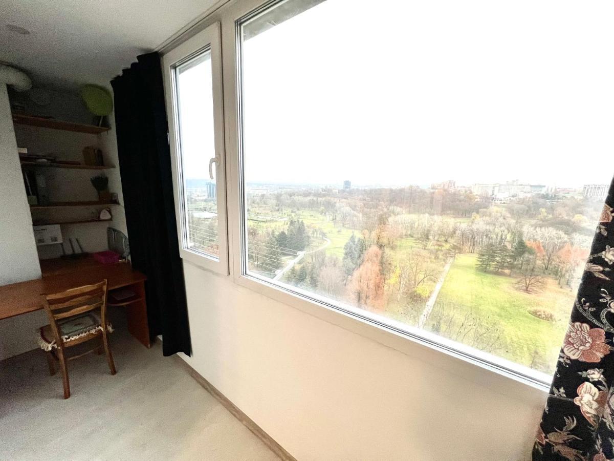 Ferienwohnung Fantastic View On Chisinau Center - Super Fast Wifi - Two Botanical Gardens - 2Br Exterior foto