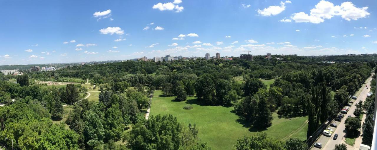 Ferienwohnung Fantastic View On Chisinau Center - Super Fast Wifi - Two Botanical Gardens - 2Br Exterior foto